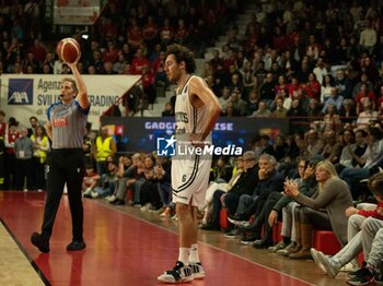 2024-11-10 - 06 Alessandro Pajola Virtus Bologna during the LBA Italy Championship match between Openjobmetis Varese vs Virtus Bologna, in Varese, Italy, on November 10, 2024 - OPENJOBMETIS VARESE VS VIRTUS SEGAFREDO BOLOGNA - ITALIAN SERIE A - BASKETBALL