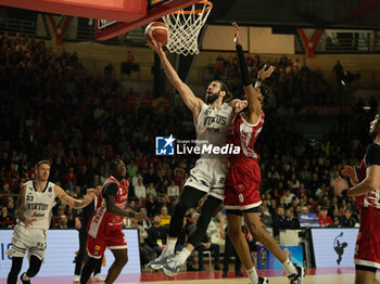 2024-11-10 - 021 Tornik’e Shengelia Virtus Bologna and 00 Kaodirichi Akobundu-Ehiogu Openjobmetis Varese during the LBA Italy Championship match between Openjobmetis Varese vs Virtus Bologna, in Varese, Italy, on November 10, 2024 - OPENJOBMETIS VARESE VS VIRTUS SEGAFREDO BOLOGNA - ITALIAN SERIE A - BASKETBALL