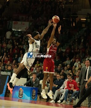 2024-11-10 - 50 Jaylen Hands Openjobmetis Varese during the LBA Italy Championship match between Openjobmetis Varese vs Virtus Bologna, in Varese, Italy, on November 10, 2024 - OPENJOBMETIS VARESE VS VIRTUS SEGAFREDO BOLOGNA - ITALIAN SERIE A - BASKETBALL