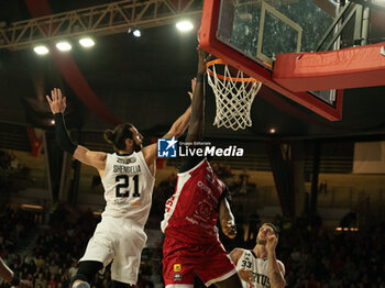 2024-11-10 - 24 Elisee Assui Openjobmetis Varese and 021 Tornik’e Shengelia Virtus Bologna during the LBA Italy Championship match between Openjobmetis Varese vs Virtus Bologna, in Varese, Italy, on November 10, 2024 - OPENJOBMETIS VARESE VS VIRTUS SEGAFREDO BOLOGNA - ITALIAN SERIE A - BASKETBALL