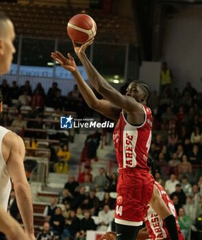 2024-11-10 - 44 Gabe Brown Openjobmetis Varese during the LBA Italy Championship match between Openjobmetis Varese vs Virtus Bologna, in Varese, Italy, on November 10, 2024 - OPENJOBMETIS VARESE VS VIRTUS SEGAFREDO BOLOGNA - ITALIAN SERIE A - BASKETBALL