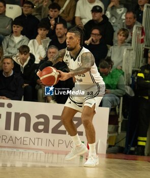 2024-11-10 - 033 Achille Polonara Virtus Bologna during the LBA Italy Championship match between Openjobmetis Varese vs Virtus Bologna, in Varese, Italy, on November 10, 2024 - OPENJOBMETIS VARESE VS VIRTUS SEGAFREDO BOLOGNA - ITALIAN SERIE A - BASKETBALL