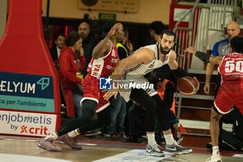 2024-11-10 - 021 Tornik’e Shengelia Virtus Bologna and 92 Jaron Johnson Openjobmetis Varese during the LBA Italy Championship match between Openjobmetis Varese vs Virtus Bologna, in Varese, Italy, on November 10, 2024 - OPENJOBMETIS VARESE VS VIRTUS SEGAFREDO BOLOGNA - ITALIAN SERIE A - BASKETBALL