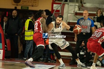 2024-11-10 - 021 Tornik’e Shengelia Virtus Bologna and 92 Jaron Johnson Openjobmetis Varese during the LBA Italy Championship match between Openjobmetis Varese vs Virtus Bologna, in Varese, Italy, on November 10, 2024 - OPENJOBMETIS VARESE VS VIRTUS SEGAFREDO BOLOGNA - ITALIAN SERIE A - BASKETBALL