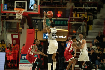 2024-11-10 - 059 Rayjon Tucker Virtus Bologna during the LBA Italy Championship match between Openjobmetis Varese vs Virtus Bologna, in Varese, Italy, on November 10, 2024 - OPENJOBMETIS VARESE VS VIRTUS SEGAFREDO BOLOGNA - ITALIAN SERIE A - BASKETBALL