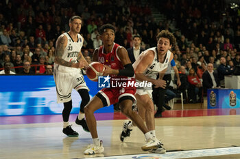 2024-11-10 - 50 Jaylen Hands Openjobmetis Varese during the LBA Italy Championship match between Openjobmetis Varese vs Virtus Bologna, in Varese, Italy, on November 10, 2024 - OPENJOBMETIS VARESE VS VIRTUS SEGAFREDO BOLOGNA - ITALIAN SERIE A - BASKETBALL