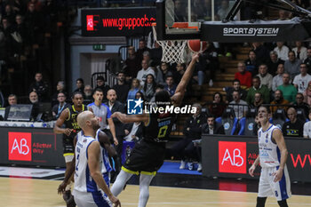 2024-11-10 - Phil Booth (Vanoli Cremona) - VANOLI BASKET CREMONA VS GERMANI BRESCIA - ITALIAN SERIE A - BASKETBALL