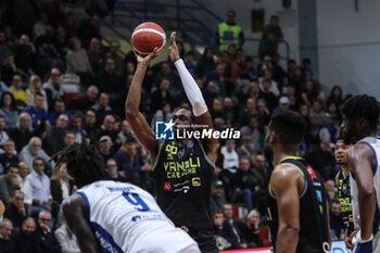 2024-11-10 - Paul Eboua (Vanoli Cremona) - VANOLI BASKET CREMONA VS GERMANI BRESCIA - ITALIAN SERIE A - BASKETBALL