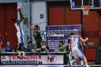 2024-11-10 - Maurice Daly Ndour (Germani Brescia) - VANOLI BASKET CREMONA VS GERMANI BRESCIA - ITALIAN SERIE A - BASKETBALL