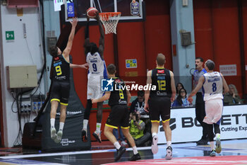 2024-11-10 - Maurice Daly Ndour (Germani Brescia) - VANOLI BASKET CREMONA VS GERMANI BRESCIA - ITALIAN SERIE A - BASKETBALL