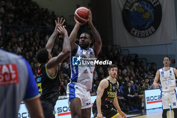 2024-11-10 - Jason Burnell (Germani Brescia) - VANOLI BASKET CREMONA VS GERMANI BRESCIA - ITALIAN SERIE A - BASKETBALL