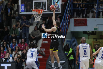 2024-11-10 - Stefan Nikolic (Vanoli Cremona) - VANOLI BASKET CREMONA VS GERMANI BRESCIA - ITALIAN SERIE A - BASKETBALL