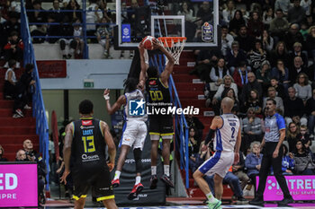 2024-11-10 - Paul Eboua (Vanoli Cremona) - VANOLI BASKET CREMONA VS GERMANI BRESCIA - ITALIAN SERIE A - BASKETBALL