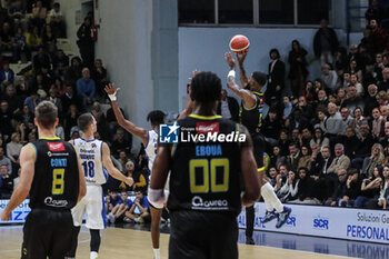 2024-11-10 - Chris Dowe (Vanoli Cremona) - VANOLI BASKET CREMONA VS GERMANI BRESCIA - ITALIAN SERIE A - BASKETBALL