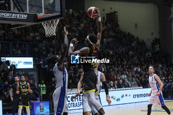 2024-11-10 - Tariq Owens (Vanoli Cremona) - VANOLI BASKET CREMONA VS GERMANI BRESCIA - ITALIAN SERIE A - BASKETBALL