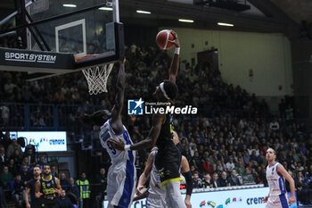 2024-11-10 - Tariq Owens (Vanoli Cremona) - VANOLI BASKET CREMONA VS GERMANI BRESCIA - ITALIAN SERIE A - BASKETBALL