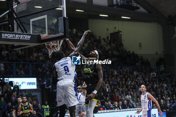 2024-11-10 - Tariq Owens (Vanoli Cremona) - VANOLI BASKET CREMONA VS GERMANI BRESCIA - ITALIAN SERIE A - BASKETBALL