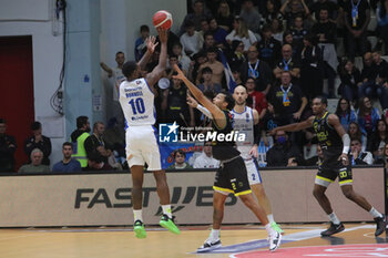 2024-11-10 - Jason Burnell (Germani Brescia) - VANOLI BASKET CREMONA VS GERMANI BRESCIA - ITALIAN SERIE A - BASKETBALL