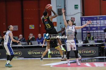 2024-11-10 - Trevor Lacey (Vanoli Cremona) - VANOLI BASKET CREMONA VS GERMANI BRESCIA - ITALIAN SERIE A - BASKETBALL