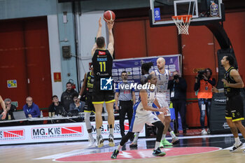 2024-11-10 - Stefan Nikolic (Vanoli Cremona) - VANOLI BASKET CREMONA VS GERMANI BRESCIA - ITALIAN SERIE A - BASKETBALL