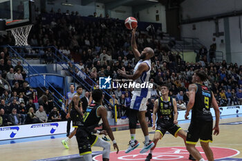 2024-11-10 - Chris Dowe (Germani Brescia) - VANOLI BASKET CREMONA VS GERMANI BRESCIA - ITALIAN SERIE A - BASKETBALL