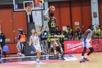 2024-11-10 - Paul Eboua (Vanoli Cremona) - VANOLI BASKET CREMONA VS GERMANI BRESCIA - ITALIAN SERIE A - BASKETBALL