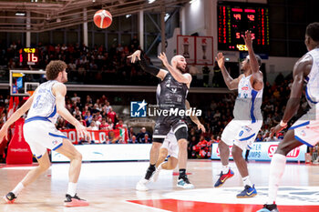 2024-11-09 - Tommy Kuhse (Bertram Derthona Tortona) - UNAHOTELS REGGIO EMILIA VS BERTRAM DERTHONA TORTONA - ITALIAN SERIE A - BASKETBALL