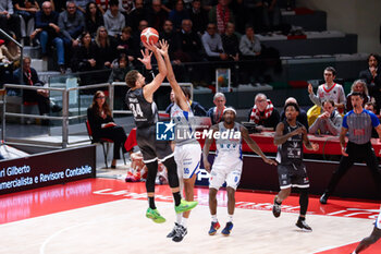 2024-11-09 - Kyle Weems (Bertram Derthona Tortona) - UNAHOTELS REGGIO EMILIA VS BERTRAM DERTHONA TORTONA - ITALIAN SERIE A - BASKETBALL