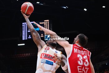 2024-11-10 - Aamir Simms (Umana Reyer Venezia) & Nikola Mirotic (EA7 Emporio Armani Olimpia Milano) - EA7 EMPORIO ARMANI MILANO VS UMANA REYER VENEZIA - ITALIAN SERIE A - BASKETBALL