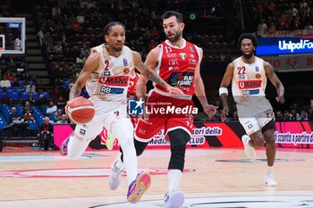 2024-11-10 - Rodney McGruder (Umana Reyer Venezia) & Giampaolo Ricci (EA7 Emporio Armani Olimpia Milano) - EA7 EMPORIO ARMANI MILANO VS UMANA REYER VENEZIA - ITALIAN SERIE A - BASKETBALL