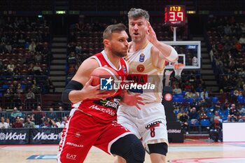 2024-11-10 - Stefano Tonut (EA7 Emporio Armani Olimpia Milano) & Juan Fernandez (Umana Reyer Venezia) - EA7 EMPORIO ARMANI MILANO VS UMANA REYER VENEZIA - ITALIAN SERIE A - BASKETBALL