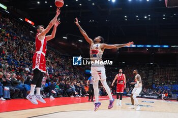 2024-11-10 - Giampaolo Ricci (EA7 Emporio Armani Olimpia Milano) & Rodney McGruder (Umana Reyer Venezia) - EA7 EMPORIO ARMANI MILANO VS UMANA REYER VENEZIA - ITALIAN SERIE A - BASKETBALL