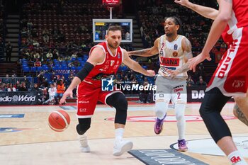 2024-11-10 - Stefano Tonut (EA7 Emporio Armani Olimpia Milano) & Rodney McGruder (Umana Reyer Venezia) - EA7 EMPORIO ARMANI MILANO VS UMANA REYER VENEZIA - ITALIAN SERIE A - BASKETBALL