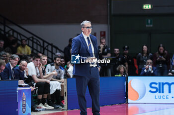 2024-11-17 - De Raffaele Walter (head coach Bertram Derthona Basket Tortona) - BERTRAM DERTHONA TORTONA VS GERMANI BRESCIA - ITALIAN SERIE A - BASKETBALL