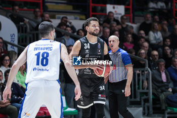 2024-11-17 - # 34 Kyle Weems (Bertram Derthona Basket Tortona) - BERTRAM DERTHONA TORTONA VS GERMANI BRESCIA - ITALIAN SERIE A - BASKETBALL