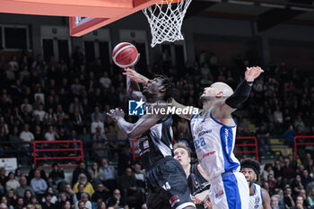 2024-11-17 - #14 Kamagate Ismael Sindou (Bertram Derthona Basket Tortona) and #2 Bilan Miro (Germani Brescia) - BERTRAM DERTHONA TORTONA VS GERMANI BRESCIA - ITALIAN SERIE A - BASKETBALL