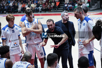 2024-11-17 - Giuseppe Poeta (head coach Germani Brescia) - BERTRAM DERTHONA TORTONA VS GERMANI BRESCIA - ITALIAN SERIE A - BASKETBALL