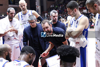 2024-11-17 - Giuseppe Poeta (head coach Germani Brescia) - BERTRAM DERTHONA TORTONA VS GERMANI BRESCIA - ITALIAN SERIE A - BASKETBALL