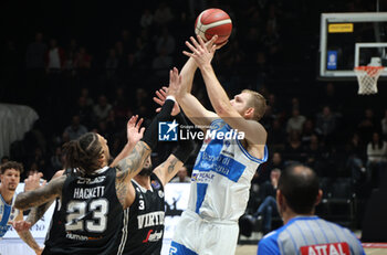 2024-11-17 - Michal Sokolowski (Sassari) during the LBA italian A1 series basketball championship match between Segafredo Virtus Bologna and Banco di Sardegna Dinamo Sassari at Unipol Arena, Casalecchio (Bologna), Italy, November 17, 2024 - Photo: Michele Nucci - VIRTUS SEGAFREDO BOLOGNA VS BANCO DI SARDEGNA SASSARI - ITALIAN SERIE A - BASKETBALL