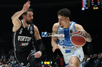 2024-11-17 - Giovanni Veronesi (Sassari) (R) in action thwarted by Marco Belinelli (Virtus Bologna) during the LBA italian A1 series basketball championship match between Segafredo Virtus Bologna and Banco di Sardegna Dinamo Sassari at Unipol Arena, Casalecchio (Bologna), Italy, November 17, 2024 - Photo: Michele Nucci - VIRTUS SEGAFREDO BOLOGNA VS BANCO DI SARDEGNA SASSARI - ITALIAN SERIE A - BASKETBALL