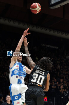 2024-11-17 - Eimantas Bendzius (Sassari) in action thwarted by Matt Morgan (Virtus Bologna) during the LBA italian A1 series basketball championship match between Segafredo Virtus Bologna and Banco di Sardegna Dinamo Sassari at Unipol Arena, Casalecchio (Bologna), Italy, November 17, 2024 - Photo: Michele Nucci - VIRTUS SEGAFREDO BOLOGNA VS BANCO DI SARDEGNA SASSARI - ITALIAN SERIE A - BASKETBALL