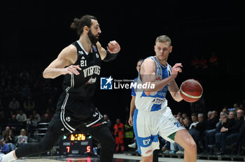 2024-11-17 - Eimantas Bendzius (Sassari) (R) in action thwarted by Tornike Shengelia (Virtus Bologna) during the LBA italian A1 series basketball championship match between Segafredo Virtus Bologna and Banco di Sardegna Dinamo Sassari at Unipol Arena, Casalecchio (Bologna), Italy, November 17, 2024 - Photo: Michele Nucci - VIRTUS SEGAFREDO BOLOGNA VS BANCO DI SARDEGNA SASSARI - ITALIAN SERIE A - BASKETBALL