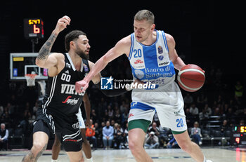 2024-11-17 - Eimantas Bendzius (Sassari) (R) in action thwarted by Isaia Cordinier (Virtus Bologna) during the LBA italian A1 series basketball championship match between Segafredo Virtus Bologna and Banco di Sardegna Dinamo Sassari at Unipol Arena, Casalecchio (Bologna), Italy, November 17, 2024 - Photo: Michele Nucci - VIRTUS SEGAFREDO BOLOGNA VS BANCO DI SARDEGNA SASSARI - ITALIAN SERIE A - BASKETBALL