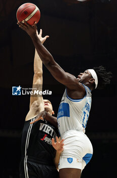 2024-11-17 - Brian Fobbs (Sassari) (R) in action thwarted by Andrejs Grazulis (Virtus Bologna) during the LBA italian A1 series basketball championship match between Segafredo Virtus Bologna and Banco di Sardegna Dinamo Sassari at Unipol Arena, Casalecchio (Bologna), Italy, November 17, 2024 - Photo: Michele Nucci - VIRTUS SEGAFREDO BOLOGNA VS BANCO DI SARDEGNA SASSARI - ITALIAN SERIE A - BASKETBALL