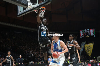 2024-11-17 - Eimantas Bendzius (Sassari) c\\Momo Diouf (Virtus Bologna) during the LBA italian A1 series basketball championship match between Segafredo Virtus Bologna and Banco di Sardegna Dinamo Sassari at Unipol Arena, Casalecchio (Bologna), Italy, November 17, 2024 - Photo: Michele Nucci - VIRTUS SEGAFREDO BOLOGNA VS BANCO DI SARDEGNA SASSARI - ITALIAN SERIE A - BASKETBALL