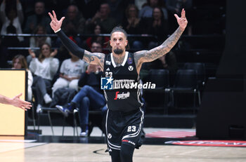 2024-11-17 - Daniel Hackett (Virtus Bologna) during the LBA italian A1 series basketball championship match between Segafredo Virtus Bologna and Banco di Sardegna Dinamo Sassari at Unipol Arena, Casalecchio (Bologna), Italy, November 17, 2024 - Photo: Michele Nucci - VIRTUS SEGAFREDO BOLOGNA VS BANCO DI SARDEGNA SASSARI - ITALIAN SERIE A - BASKETBALL