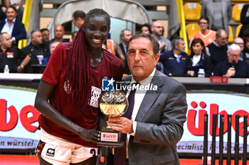 2024-05-21 - AWAK KUIER ( Umana Reyer Venezia ) MVP of the match during the Famila Wuber Schio vs Umana Reyer Venezia match at Palaromare-Schio on May 21, 2024, during the BASKET - LBF Italian Serie A1 (game 3) - PLAYOFF - FAMILA WEBER SCHIO VS UMANA REYER VENEZIA - ITALIAN SERIE A1 WOMEN - BASKETBALL