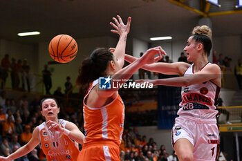 2024-05-21 - Images of the Famila Wuber Schio vs Umana Reyer Venezia match at Palaromare-Schio on May 21, 2024, during the BASKET - LBF Italian Serie A1 (game 3) - PLAYOFF - FAMILA WEBER SCHIO VS UMANA REYER VENEZIA - ITALIAN SERIE A1 WOMEN - BASKETBALL