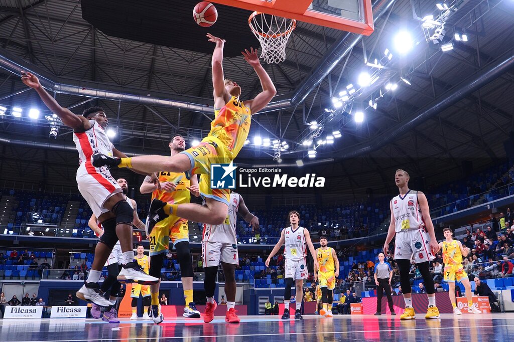 Wegreenit Urania Milano vs Real Sebastiani Rieti - ITALIAN SERIE A2 - BASKETBALL