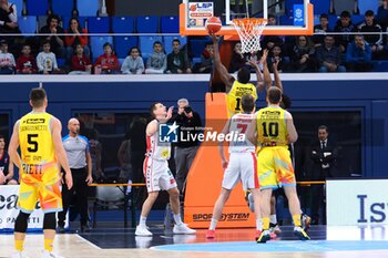 2024-01-06 - Dustin Hogue (Real Sebastian Rieti) & Ion Lupusor (Urania Basket Milano) - WEGREENIT URANIA MILANO VS REAL SEBASTIANI RIETI - ITALIAN SERIE A2 - BASKETBALL